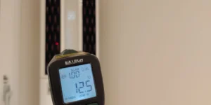 시운전을 진행하면서 스탠드 에어컨 온도계를 이용해서 토출 온도 확인